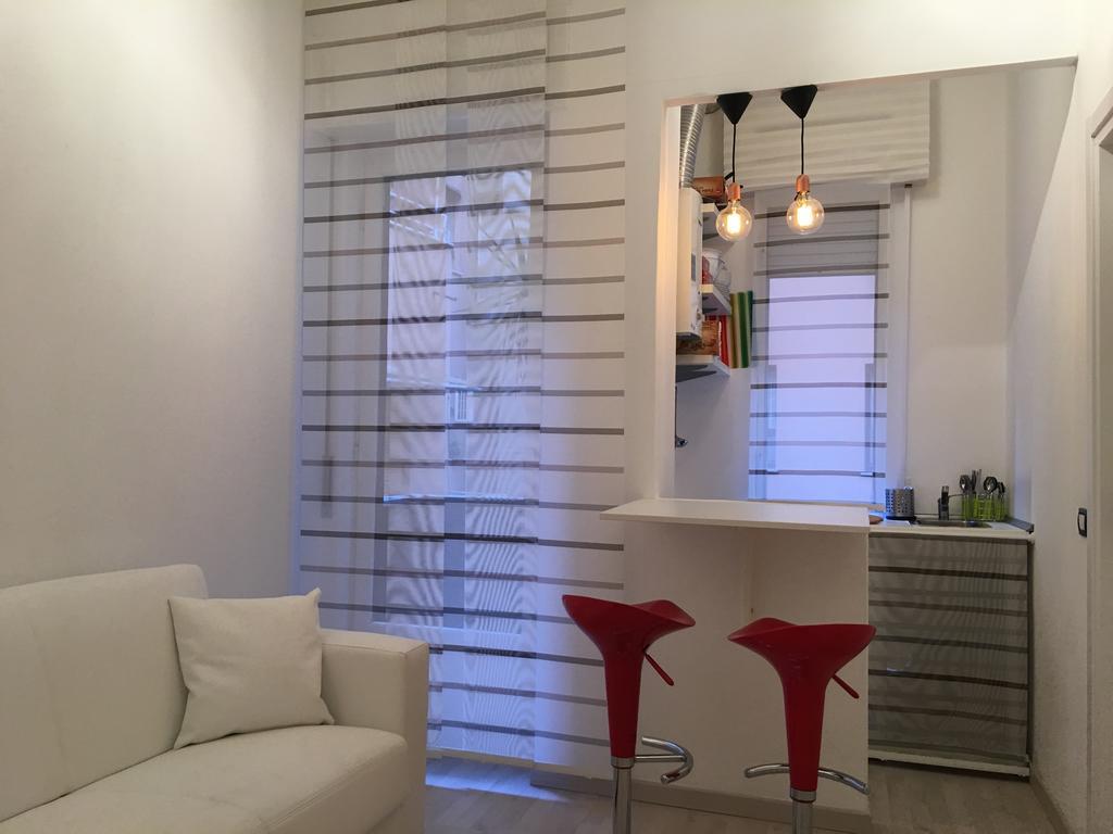 Superb White Flat